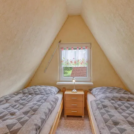 2 Bedroom Stunning In *