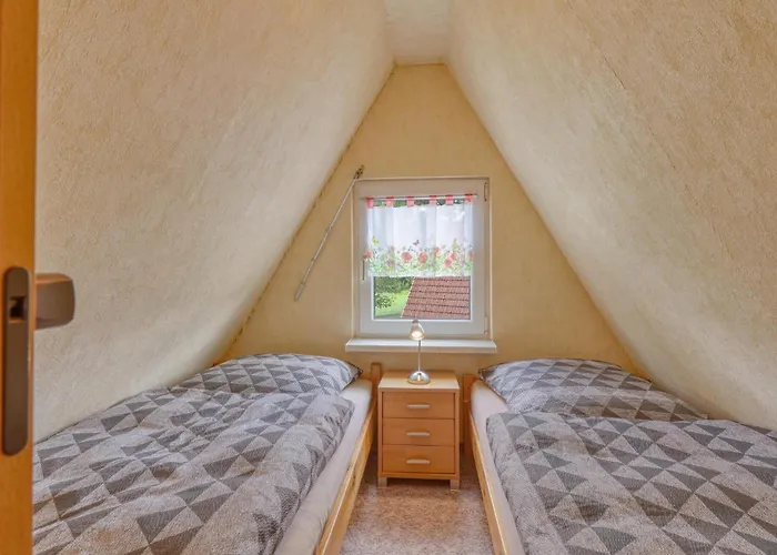 2 Bedroom Stunning In *